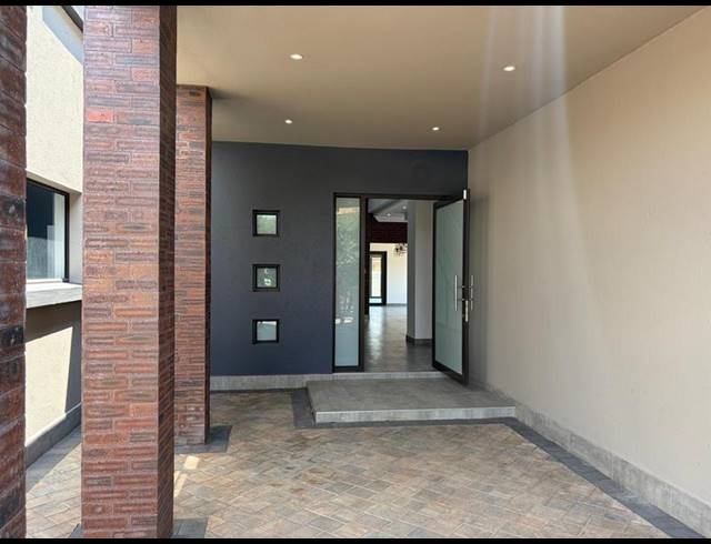 6 BEDROOM HOUSE FOR SALE IN ZAMBEZI COUNTRY ESTATE
